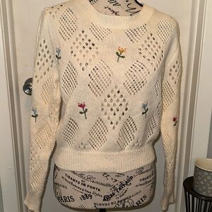 SHEIN SZ Small ivory poly knit crew neck sweater with embroidered flowers NWOT
